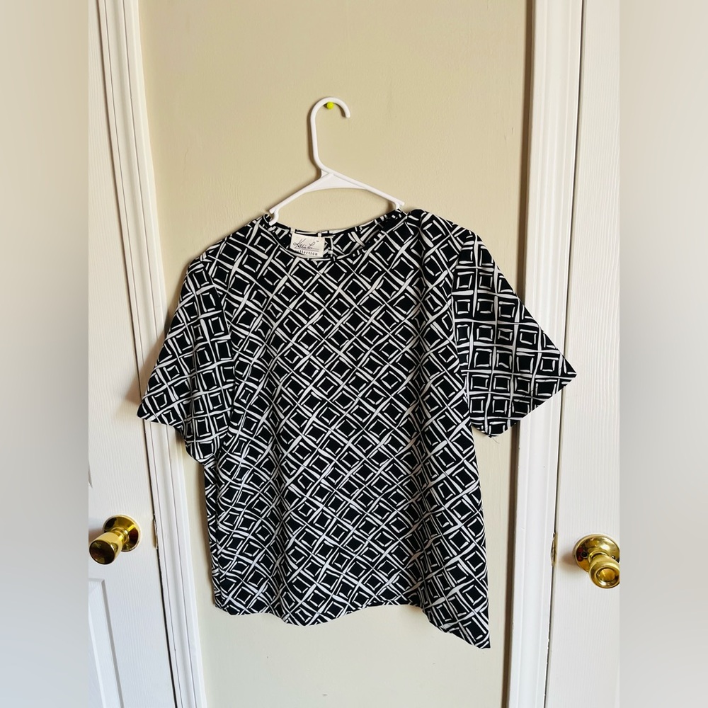 Women’s Black & White Geometric Short Sleeve Top Size 10